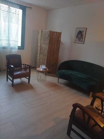 Sandra DEBAYLE Psychologie Positive, Thérapie ACT & Méditation Pleine Conscience MONTELIER, Praticien de Médecine Alternative à Montélier