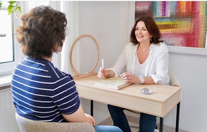 Elvire LATREILLE Sophrologue à L'Étang-la-Ville, Praticien de Médecine Alternative à L'Étang-la-Ville