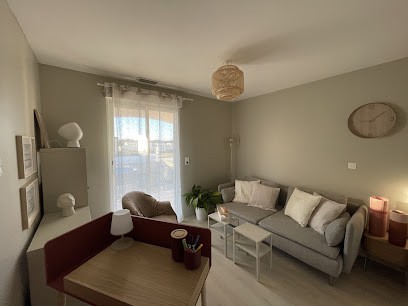 stephanie lagneau therapeute analytique, Hypnothérapeute à Castries