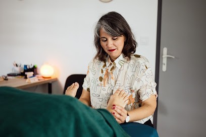 Karoline De Araújo, Praticien de Médecine Alternative à La Garde