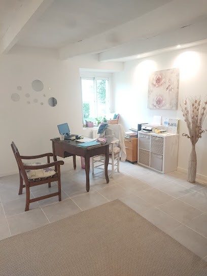 Lucie Darmani Naturopathe Réflexologue, Praticien de Médecine Alternative à La Bouillie