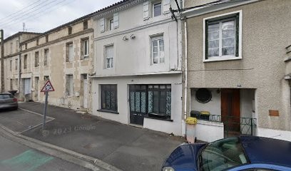 Axelle SAINRAT, Praticien de Médecine Alternative à Gond-Pontouvre