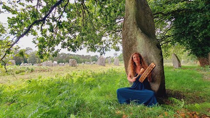 Maïa - Terre Sacrée : Guérisseuse de l'Être*, Canal, Chamane intuitive, Géobiologie Sacrée *Thérapeute énergéticienne médium, Praticien de Médecine Alternative à Locoal-Mendon