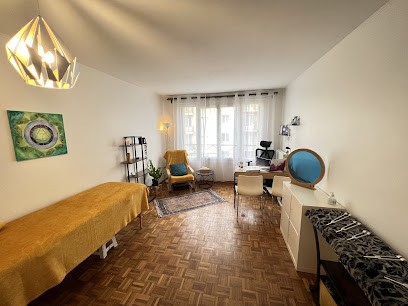 Yuliya SAOU | Praticienne Holistique | Sophrologue RNCP | Sonothérapeute | E.I. L'Âme Citrine, Praticien de Médecine Alternative à Clamart