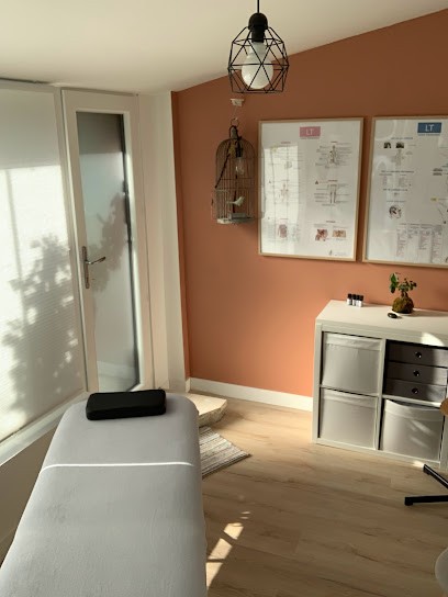 Céline Gardères - Thérapeute Manuelle Somato-émotionnelle, Lecture Thérapeutique. Sophrologue. Tours (37), Praticien de Médecine Alternative à Saint-Pierre-des-Corps