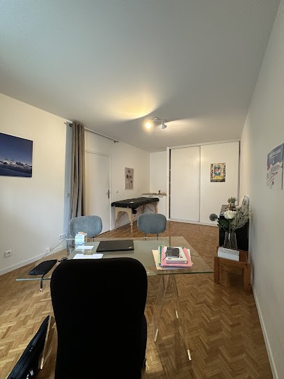 Atika Shariatian Sophrologue Certifiée RNCP à Sceaux, Praticien de Médecine Alternative à Sceaux