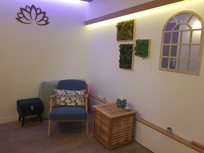 Julie Verdeaux Sophrologue & Thérapeute Psycho-corporelle, Praticien de Médecine Alternative à Châtenay-Malabry