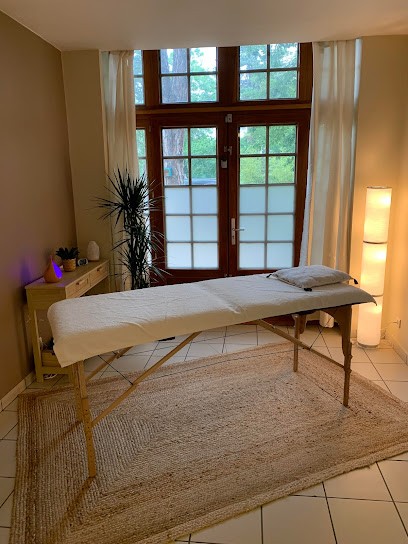 Cindy Granger - Naturopathe, Régulation émotionnelle TIPI, Massages Bien-être, Praticien de Médecine Alternative à Mozac