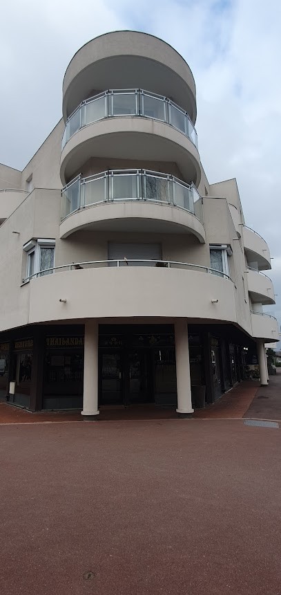 Elise ÔmNayíA, Praticien de Médecine Alternative à Montigny-le-Bretonneux