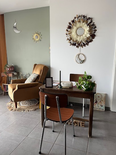 Hypnose/Soin énergétique LaHoChi Myriam, Hypnothérapeute à Poussan