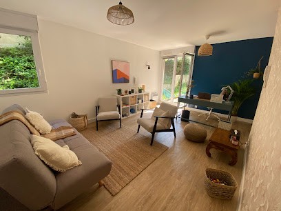 Mathieu Jessica, Psychopraticienne Certifiée (psychothérapie) & Sophrologie, Praticien de Médecine Alternative à La Garenne-Colombes