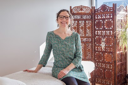 Cloé LECAMUS, naturopathe, praticienne en nutrition et réflexologue plantaire à Québriac (spécialisée femme et enfant), Praticien de Médecine Alternative à Québriac