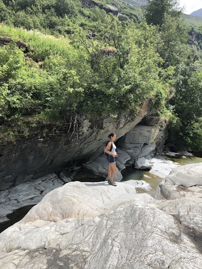 Imane Benhaddou, Praticien de Médecine Alternative à Houilles