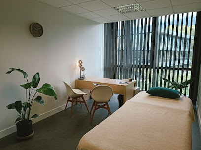 À Mains Posées, Praticien de Médecine Alternative à Challes-les-Eaux