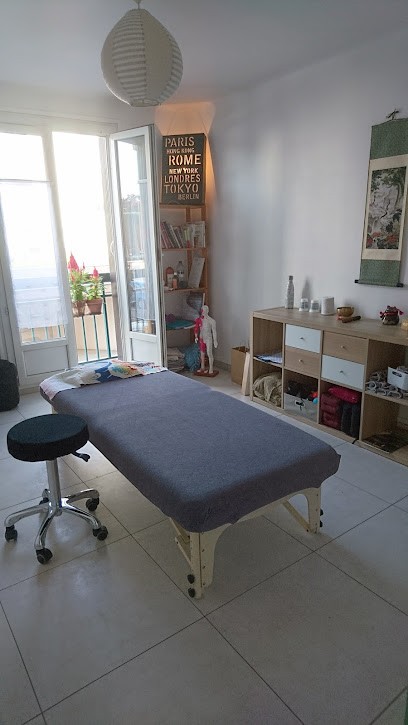 Martine Perrier. Shiatsu & Chi Nei Tsang, Réflexes Archaïques à Rueil 92500, Praticien de Médecine Alternative à Rueil-Malmaison