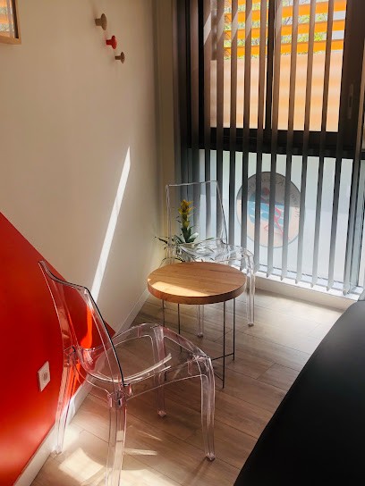 Aude RAULET - Naturopathe- Cancer Du Sein, Praticien de Médecine Alternative à Roquebrune-sur-Argens