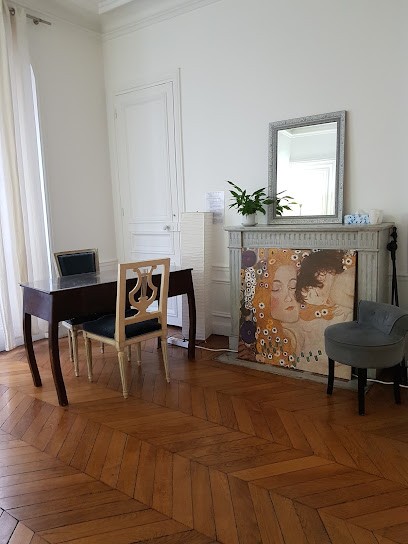 Nadia Madani - Naturopathie - Aromathérapie - Fleurs De Bach - Nutrition - Intolérance Alimentaire - Perte De Poids - Gestion Du Stress, Praticien de Médecine Alternative à Paris 03