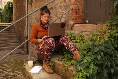 Manon B. Naturopathe du Féminin dans les Monts du Lyonnais - Manon BOUTEILLE, Praticien de Médecine Alternative à Duerne