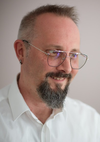 Yan Ruisi, Sophro-Analyste/Réflexologue Plantaire, Réflexologue à Villepreux