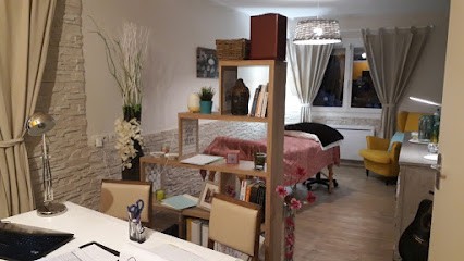 Celine Casana, Praticienne en Réflexologie, Ostéothérapie tissulaire réflexe et Aromathérapie, Réflexologue au Barp