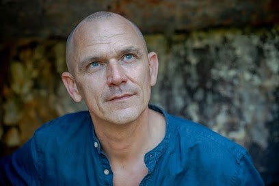 Cédrick Gombaut Magnétiseur Guérisseur Marseille, Sonothérapeute Bols Tibétains, Géobiologie, Praticien de Médecine Alternative à Marseille 13