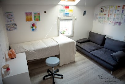 Laura Brun, Sophrologue, Praticien de Médecine Alternative au Plessis-Robinson