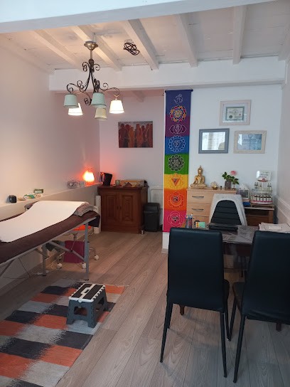 Sylvia Louis Réflexologie plantaire, massages ayurvédiques, conseils en nutrition-naturopathie et en fleurs de Bach, Réflexologue à Vaux-en-Bugey