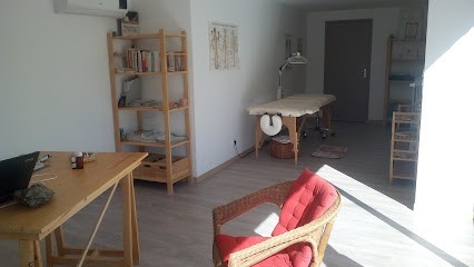 Delphine Baral - Relaxation Aromatique -, Réflexologue à La Cassaigne