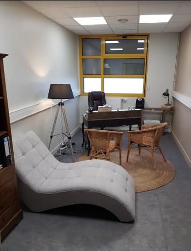 Sakili Monir, Hypnothérapeute à Creil