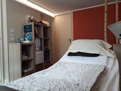 Claire Desveronnieres, Praticien de Médecine Alternative à Sinard