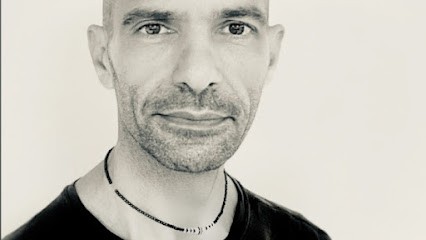 Mohammad Al Kaddah Practitioner Massage And Professor De Yoga, Praticien de Médecine Alternative à Suresnes