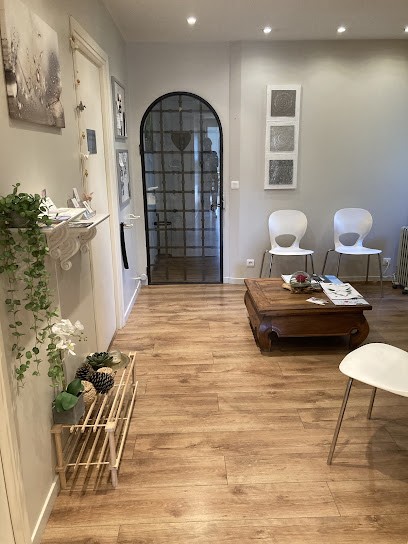 Aurélie Nalezniak Sophrologue - Relaxologue Spécialisée & Digitopuncteur, Praticien de Médecine Alternative à Mougins