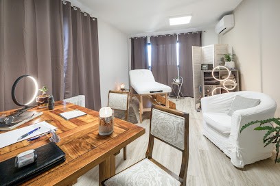 Sandrine Raffel, Praticien de Médecine Alternative à Mazères