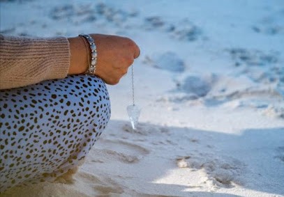 Medium Énergéticienne Clara Duhamel, Praticien de Médecine Alternative à Saint-Raphaël
