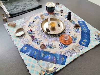 CRYSTAL ESSENCE, Praticien de Médecine Alternative à Lanvallay