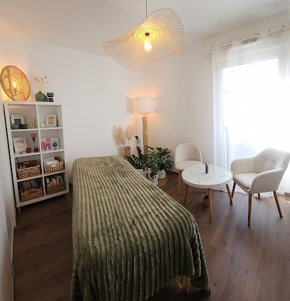 Liza Thérapeute Holistique / Fasciathérapeute, Somatothérapeute, Énergéticienne, Praticien de Médecine Alternative à Doussard