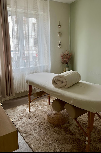Lisa Fabacher / Naturopathie & Réflexologie Plantaire À Strasbourg / Bien Être - Vitalité, Praticien De Médecine Alternative à Strasbourg