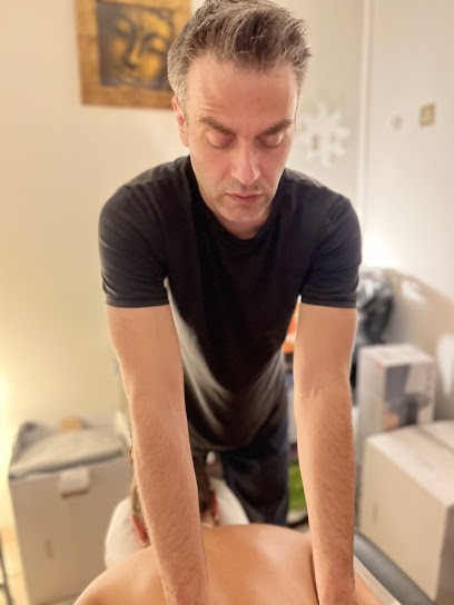 Anthony Gugliotta Massothérapeute, Praticien Shiatsu Et Médecine Traditionnelle Chinoise, Massage Tuina, Praticien de Médecine Alternative à Marseille 12