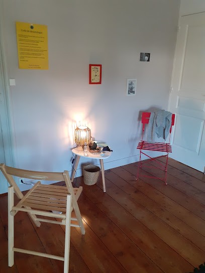 Amandine Bois. Sophrologue, Praticienne shiatsu et Praticienne en hypnose, Hypnothérapeute à Jarnac