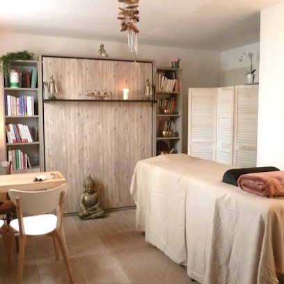 Annie Volant « Libération De La Femme » Remplace Le Monde D’Einna, Praticien de Médecine Alternative à Pignans