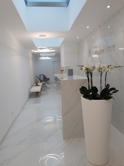 Sabrina Hamidou Hindi - Méthodes Traditionnelles Chinoises, Praticien de Médecine Alternative à Domarin