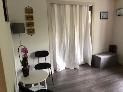 Lynn Thiry, Naturopathe / Aromathérapeute / Maitre Enseignant Reiki / Professeur De Kundalini Yoga, Praticien De Médecine Alternative à Hyères