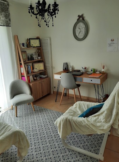 Hypnose Ericksonienne, PNL, Thérapies brèves et Conseillère en nutrition Delphine Chenu, Hypnothérapeute à Avranches