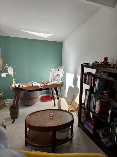 Vanessa Hervaud - Astragalienne, Hypnose Adulte ,Enfant, Constellations Familiales, Soin Énergétique , Gestion Des Émotions, Service D'hypnothérapie à Bègles