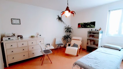 Gaëlle Nouzarede Sophrologie-Energéticienne. Le Grimoire De Gaya, Praticien de Médecine Alternative à Vergt