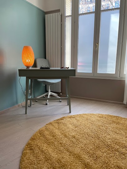 Elisabeth Nahim - Praticien en médecine holistique, Praticien de Médecine Alternative à Paris 16