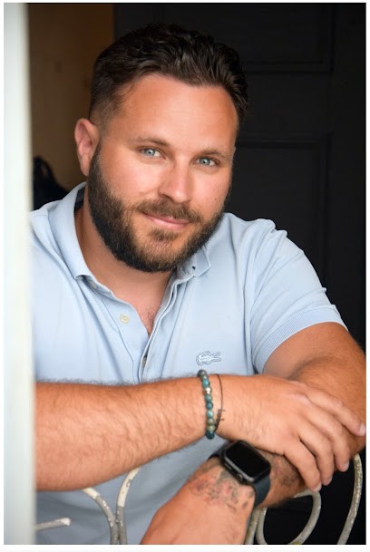 Alexis COSTEIRA praticien en hypnose, énergéticien et médium à Villars les Dombes AIN, Hypnothérapeute à Villars-les-Dombes