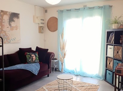 Foujanne Tabibi Sophrologue, Praticien de Médecine Alternative à Saint-Cyprien