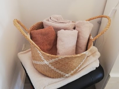 Anita Moutel, réflexologie plantaire traditionnelle et émotionnelle , Hypnose à Dinard, Praticien de Médecine Alternative à La Richardais