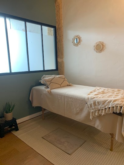 Perrine Bouvard - Naturopathe, Réflexologue et praticienne en TuiNa, Praticien de Médecine Alternative à Caluire-et-Cuire